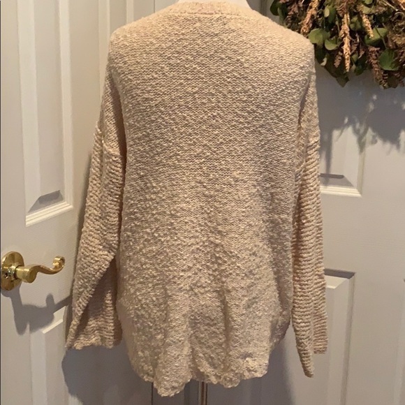 Beige loosely woven soft sweater, V neck, longer - Picture 5 of 6
